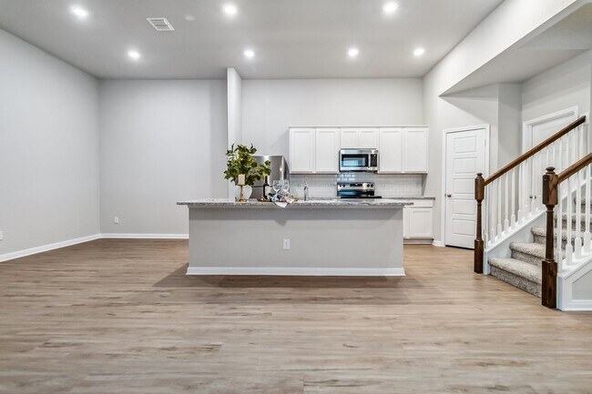 Building Photo - 131 Nespral Dr