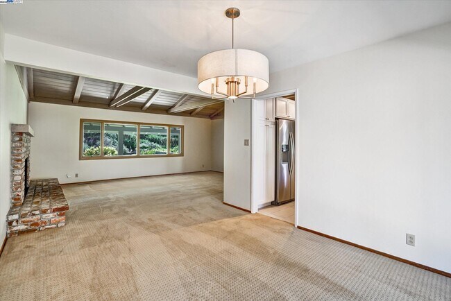Building Photo - 613 Huntleigh Dr
