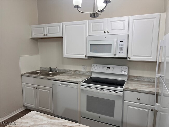 Building Photo - 535 Monterey Blvd NE