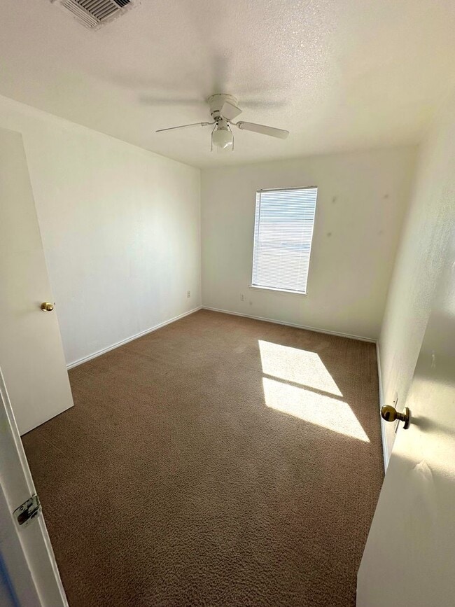 Building Photo - AVAILABLE NOW! Pets Allowed!