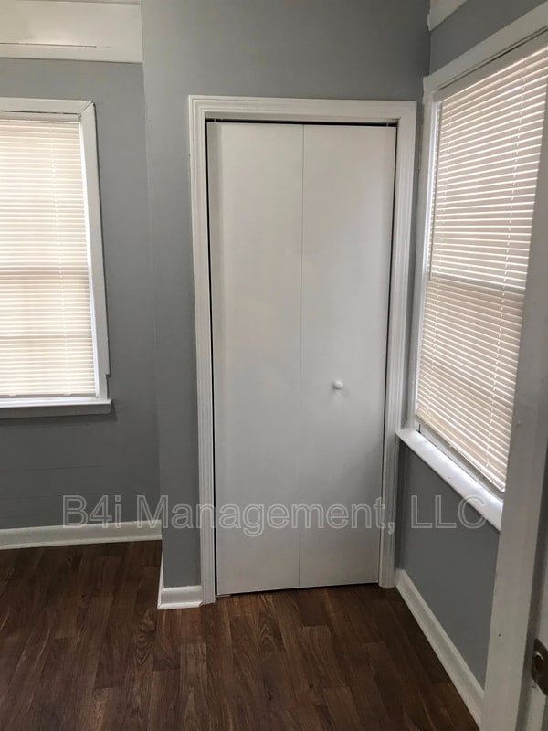 Building Photo - 4692 Beecher St