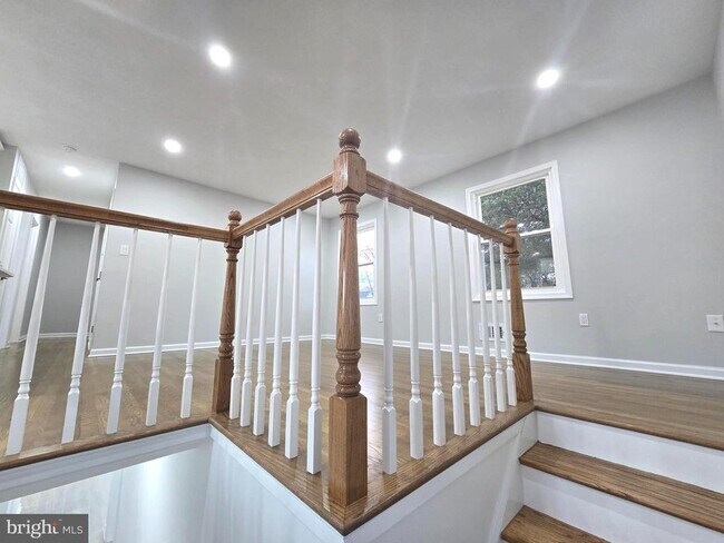 Building Photo - 4813 Lawrence St