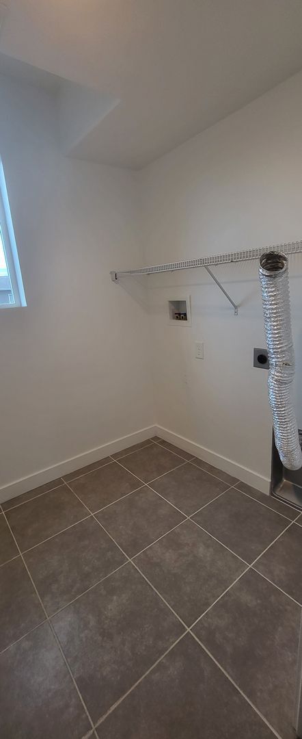 Building Photo - 5332 Silver Clover Ln