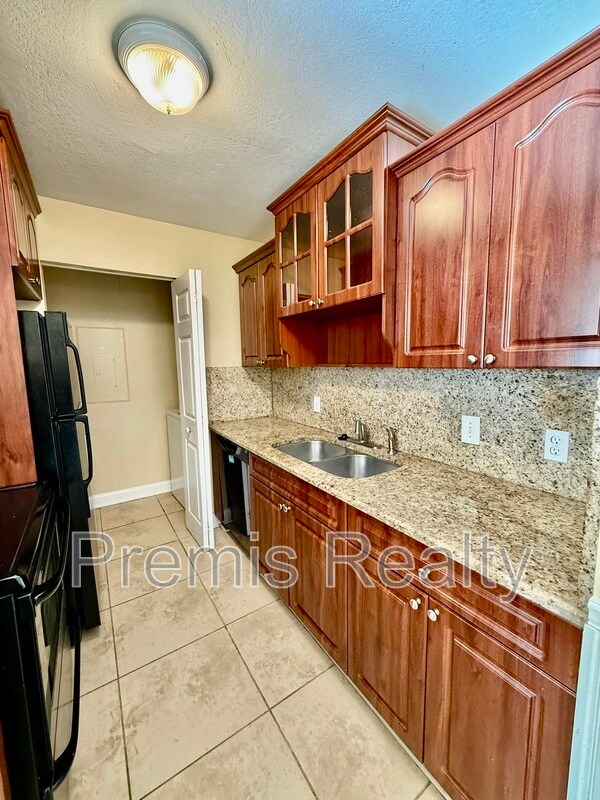 Building Photo - 455 Alt 19