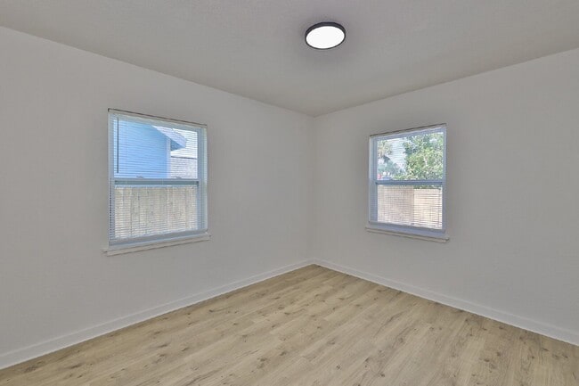 Building Photo - 867 53rd Terrace N