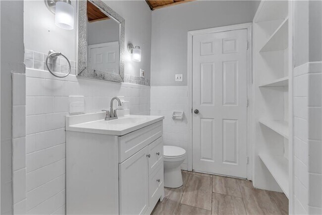 Building Photo - 244 Paradis Ave