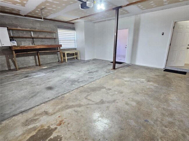 Building Photo - 341 Bayshore Dr