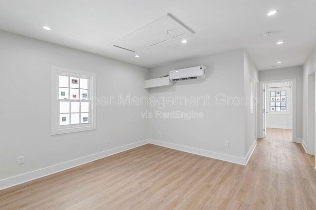 Building Photo - 22 Nunan St