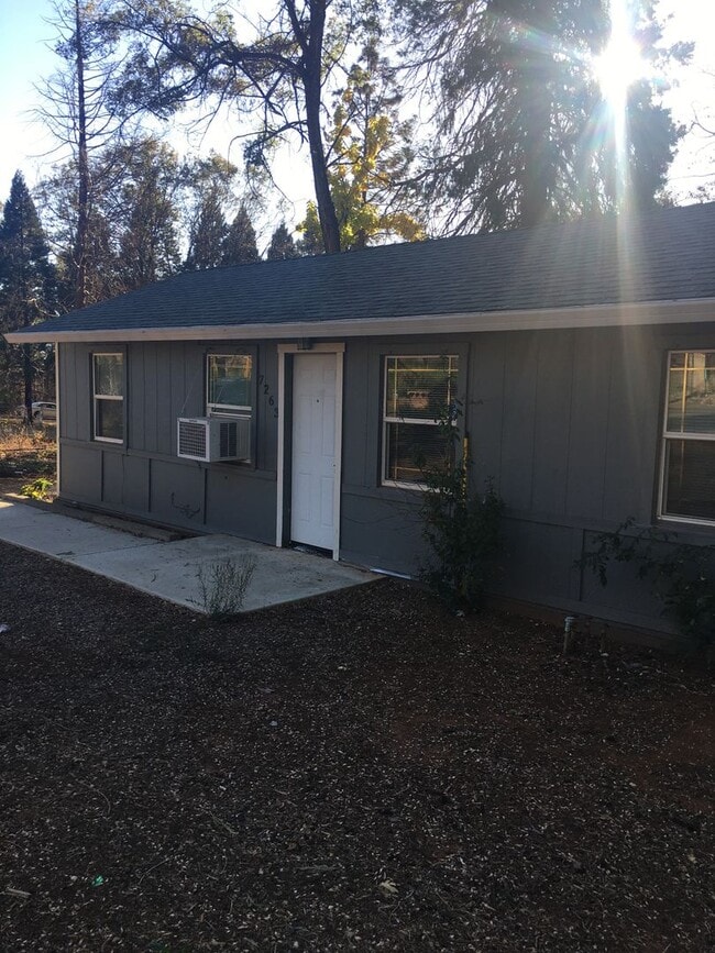 Building Photo - Paradise Cozy 2 bed one bath off of upper pentz road. Newly remodeled, new carpet/paint