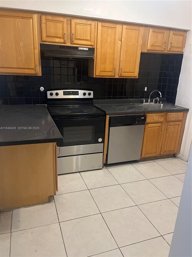 Building Photo - 250 S Shore Dr