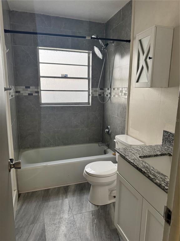 Building Photo - 2223 Village Ct