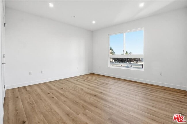 Building Photo - 1820 Prosser Ave