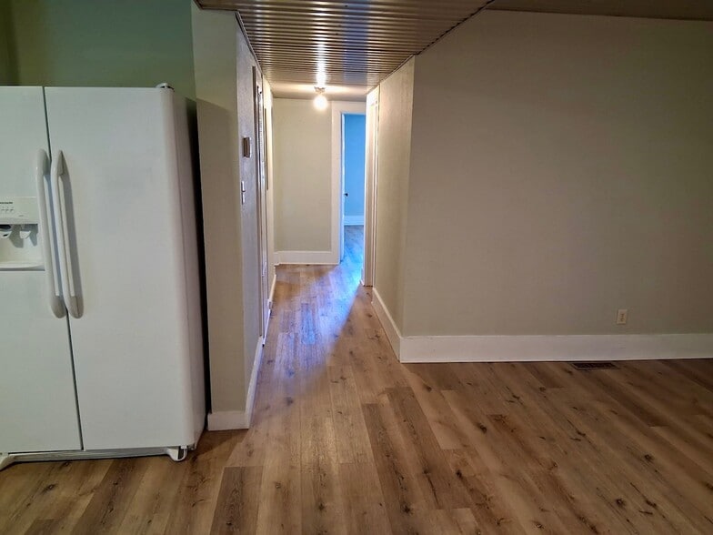 Hallway - 334 Gwinn Ave