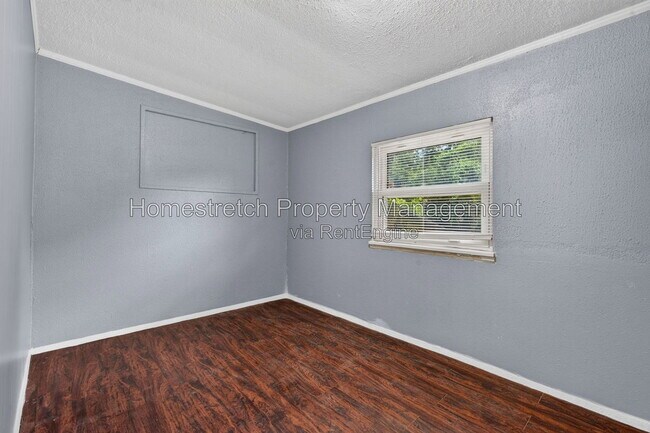 Building Photo - 452 Bluff Dr