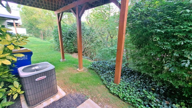 Building Photo - 3 Bed / 2-1/2 Bath Single Family Townhome ...