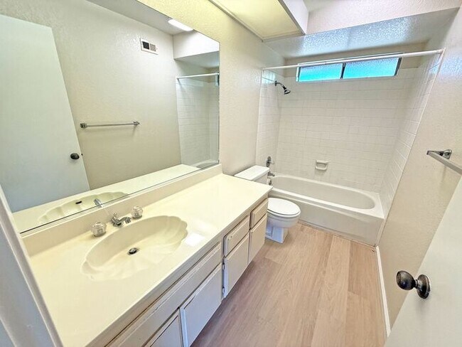 Building Photo - Gorgeous Almaden Valley Home Near Almaden Lake Park!