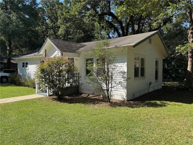 Building Photo - 904 Pansy Ct