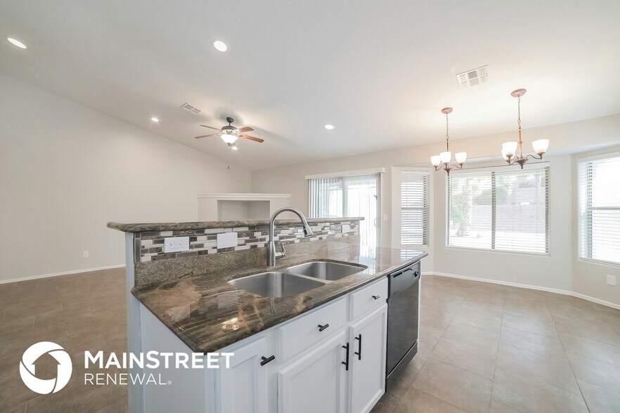 Building Photo - 7917 W Hess Ave