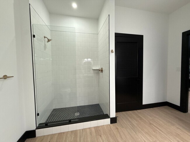 Building Photo - 41 Larry Holmes Dr