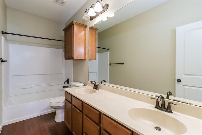 Building Photo - 1428 Muirfield Bend Dr