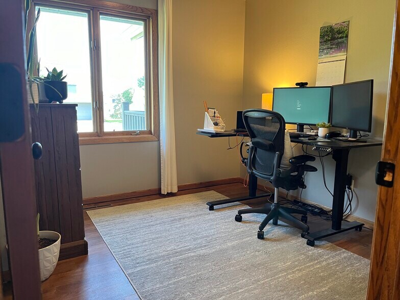 Building Photo - 1909 Holiday Rd