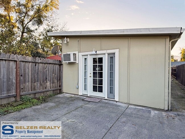 Primary Photo - 1521-1523 Talmage Ct