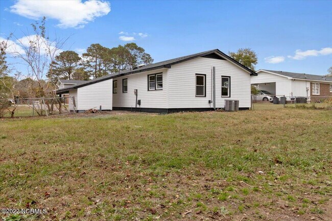 Building Photo - 120 Erik Dr