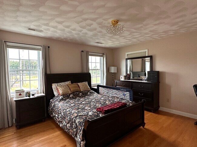 Building Photo - 60 Sylvan St