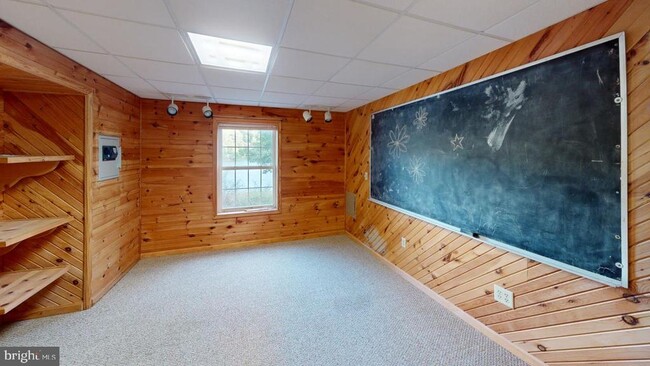 Building Photo - 202 Lakeside Loop