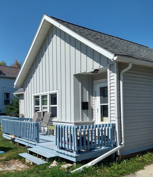 Primary Photo - 283 E 9th St