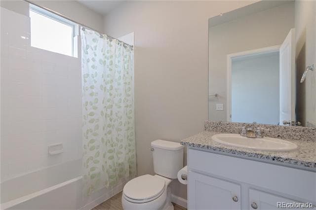 Building Photo - 1049 Oak Cir