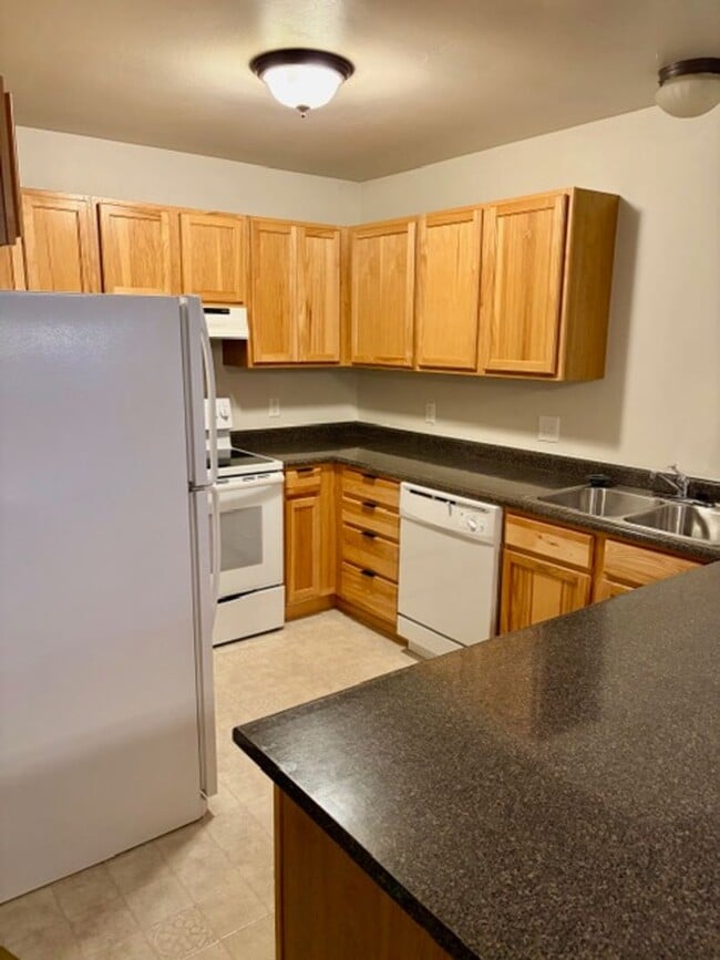 Building Photo - 3 Bed / 2.5 Bath Townhouse – Bozeman, MT  Price Reduced!