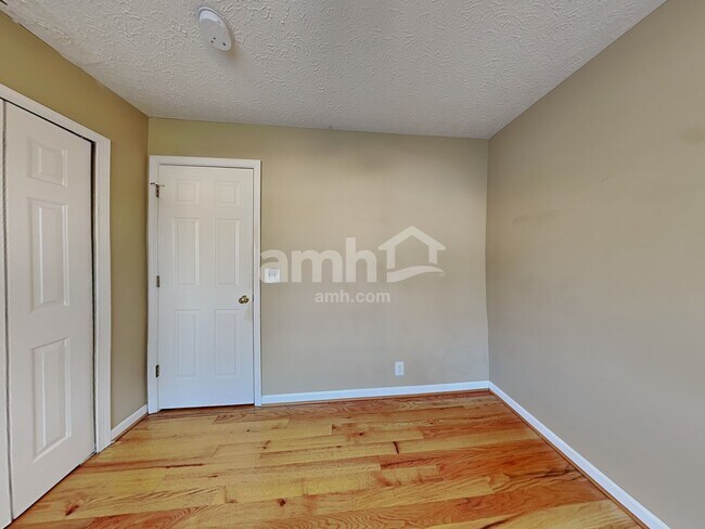 Building Photo - 7041 Calderwood Dr