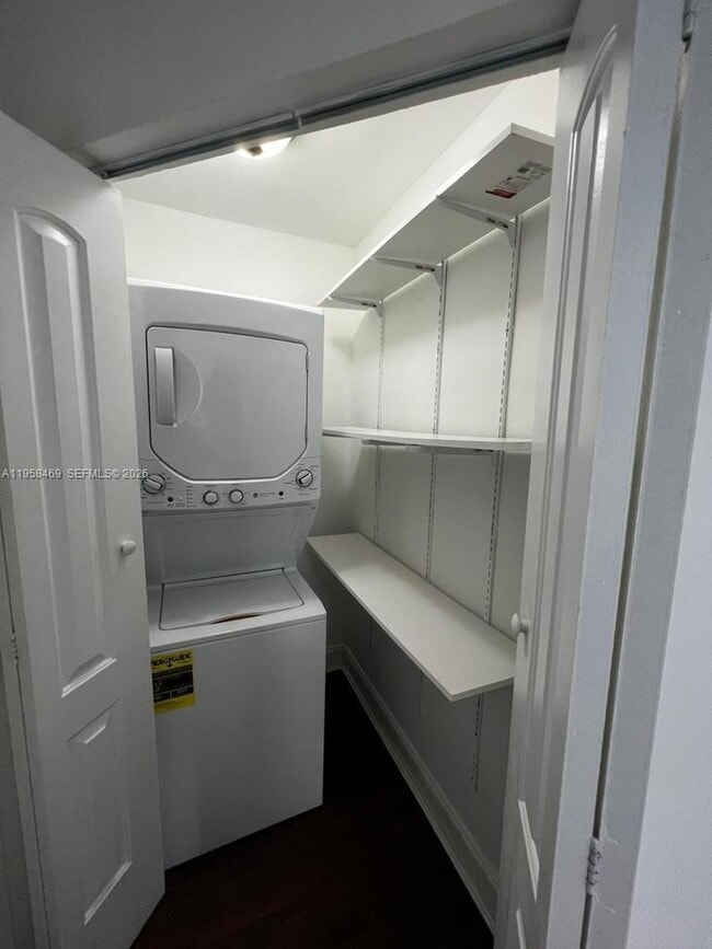 Building Photo - 4201 Glenmoor Dr