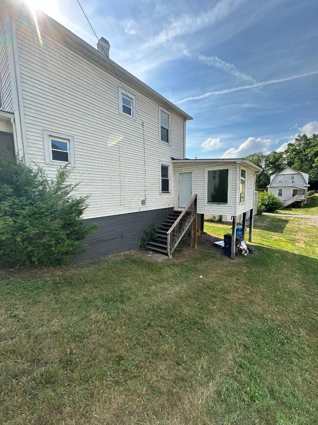 Building Photo - 1210 Tazewell Ave SE