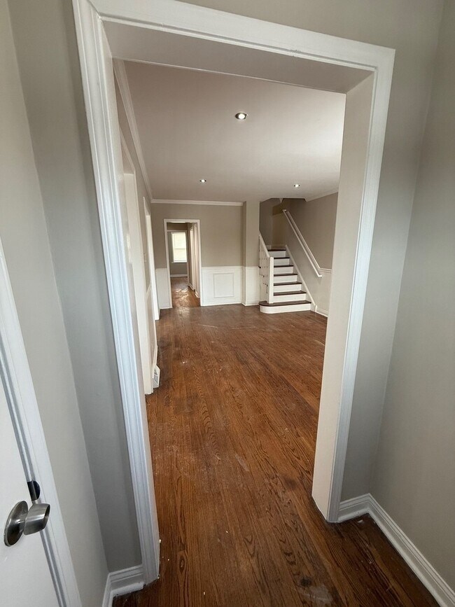 Building Photo - 10154 S Calumet Ave