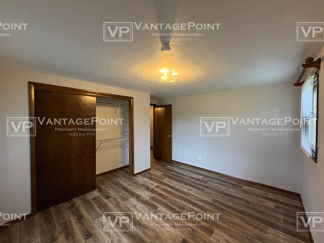 Building Photo - 4220 Hillcrest Dr