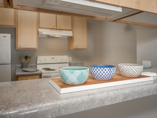 Building Photo - Life Just Got Better Come See For Yourself At Powell Court Apartments!!