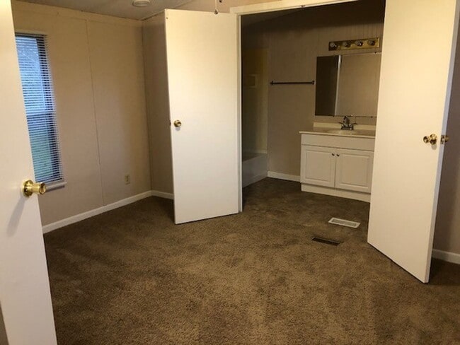 Building Photo - 2 bedroom,  2 bath Modular: Available May 2026!