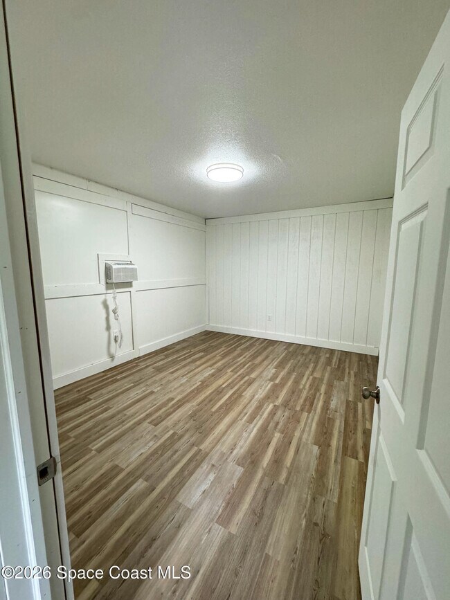 Building Photo - 1029 Ulysses Ave SE