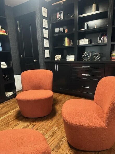 Building Photo - 2434 Rockcliff Rd SE