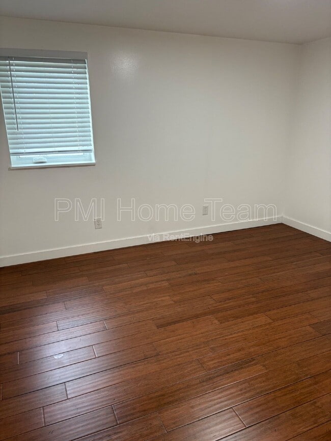 Building Photo - 953 N Compton Rd