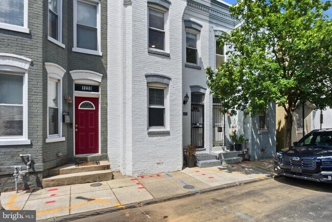 Building Photo - 1230 Wylie St NE