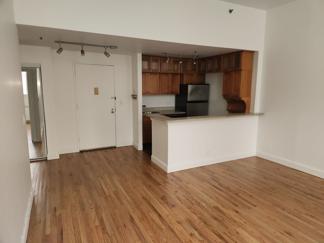Building Photo - 3208 Villa Dr