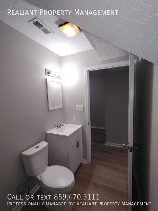 Building Photo - 31 Hurley St