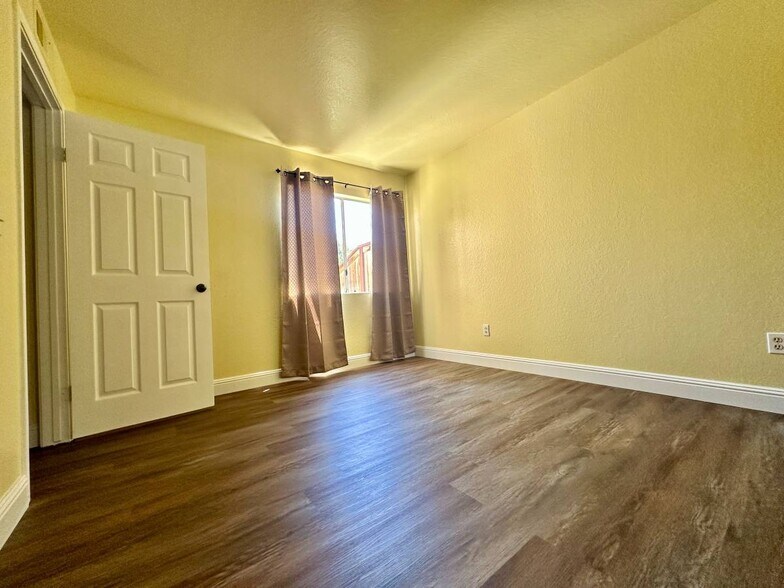 Building Photo - 11275 Avenida De Los Lobos