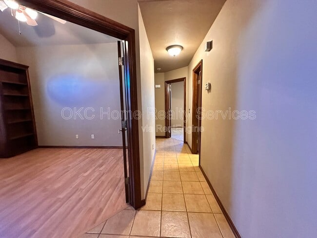 Building Photo - 13204 SW 2nd Terrace