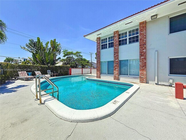 Building Photo - 2101 NE 51st St