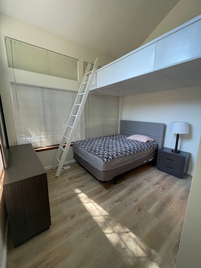 Building Photo - FULLY REMODELED 2 Bed 2 Bath  condominium ...