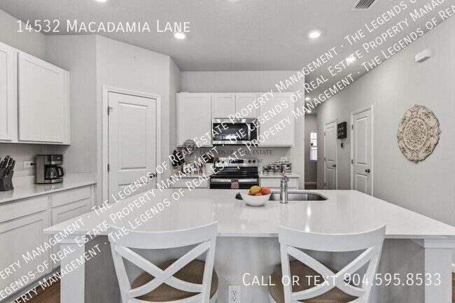 Building Photo - 14532 Macadamia Ln